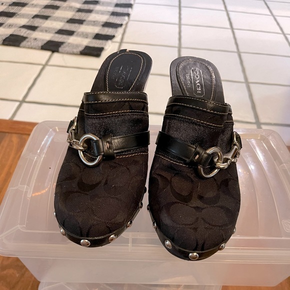 Coach mule shoe. Worn 2 times. Black very nice. 7.5 but runs a little small - Picture 1 of 9